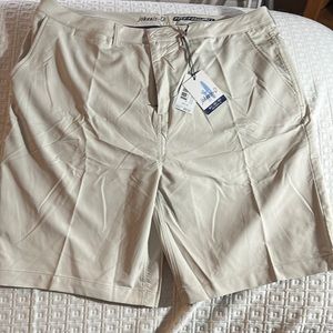 Men's Johnnie-O khaki shorts NWT! These shorts run a little big